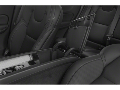 2022 Volvo XC60 B6 R-Design