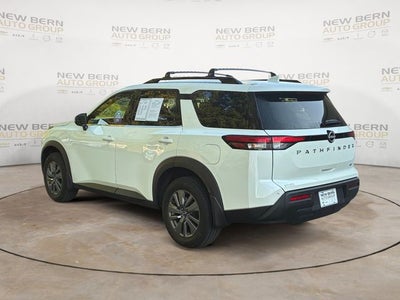 2024 Nissan Pathfinder SV
