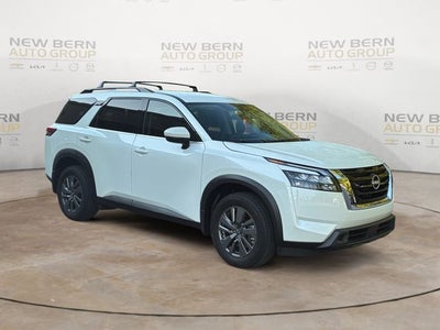 2024 Nissan Pathfinder SV
