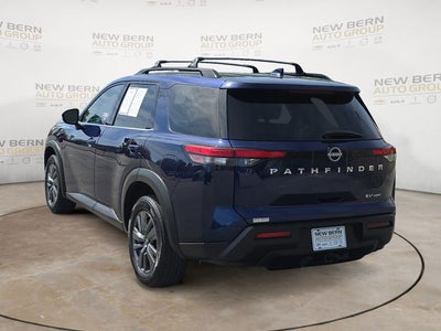2022 Nissan Pathfinder SV
