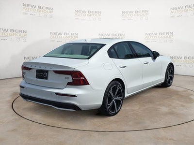 2024 Volvo S60 B5 Core Dark Theme
