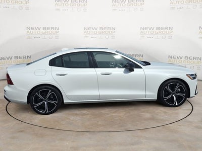 2024 Volvo S60 B5 Core Dark Theme