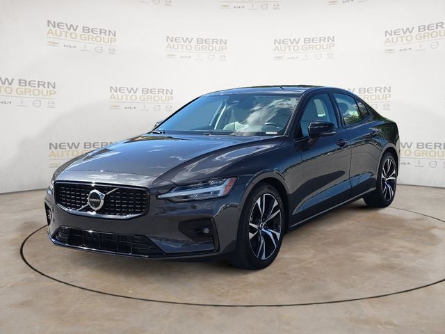 2024 Volvo S60 B5 Plus Dark Theme