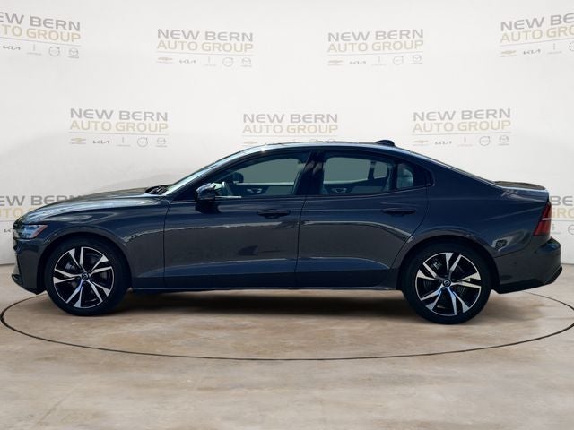 2024 Volvo S60 B5 Plus Dark Theme