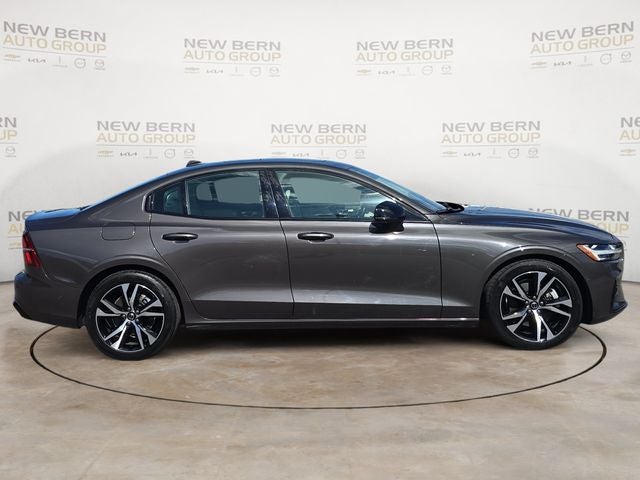 2024 Volvo S60 B5 Plus Dark Theme