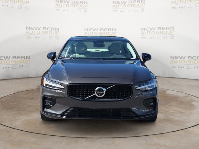2024 Volvo S60 B5 Plus Dark Theme