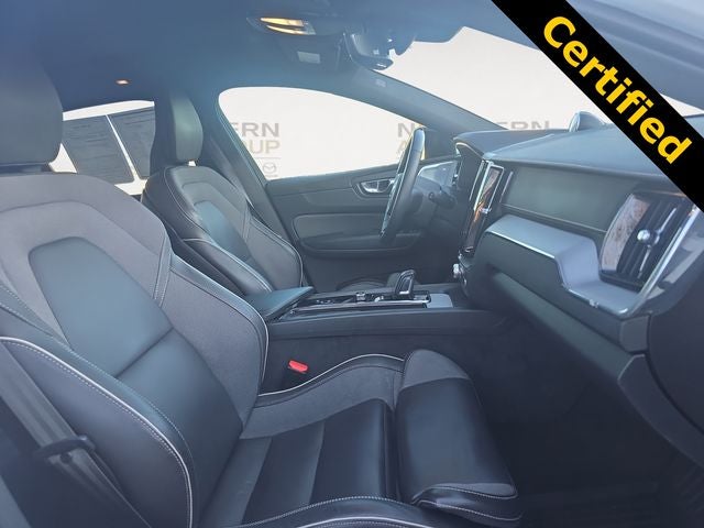 2022 Volvo XC60 B6 R-Design