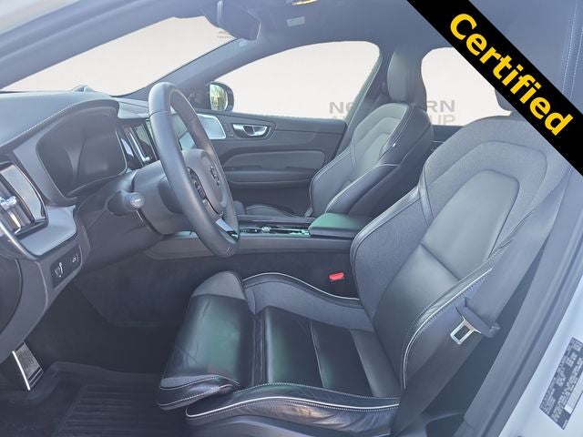 2022 Volvo XC60 B6 R-Design