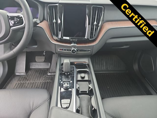 2023 Volvo XC60 B5 Plus Dark Theme