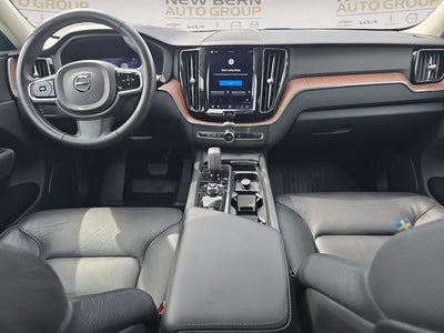 2023 Volvo XC60 B5 Plus Dark Theme