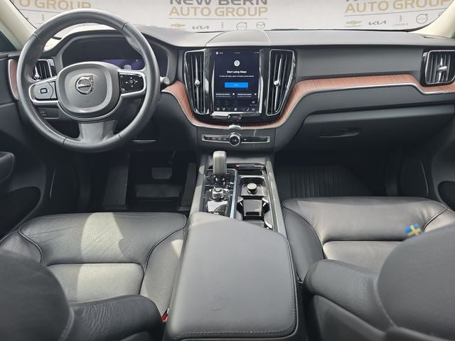 2023 Volvo XC60 B5 Plus Dark Theme
