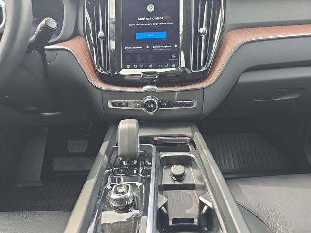2023 Volvo XC60 B5 Plus Dark Theme