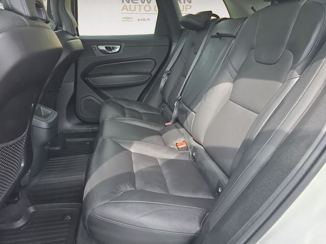 2023 Volvo XC60 B5 Plus Dark Theme