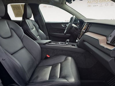 2023 Volvo XC60 B5 Plus Dark Theme
