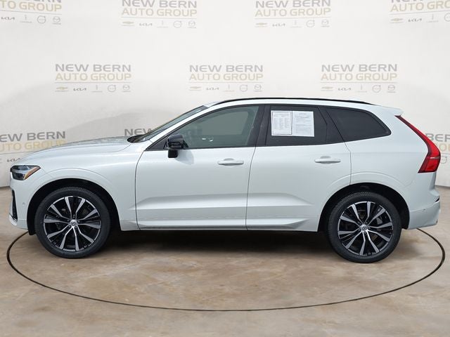 2023 Volvo XC60 B5 Plus Dark Theme