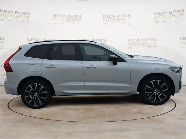 2023 Volvo XC60 B5 Plus Dark Theme