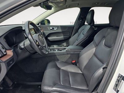2023 Volvo XC60 B5 Plus Dark Theme