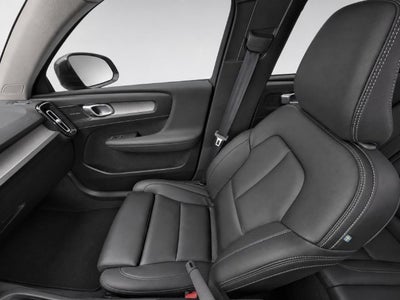 2025 Volvo XC40 B5 Ultra Dark Theme