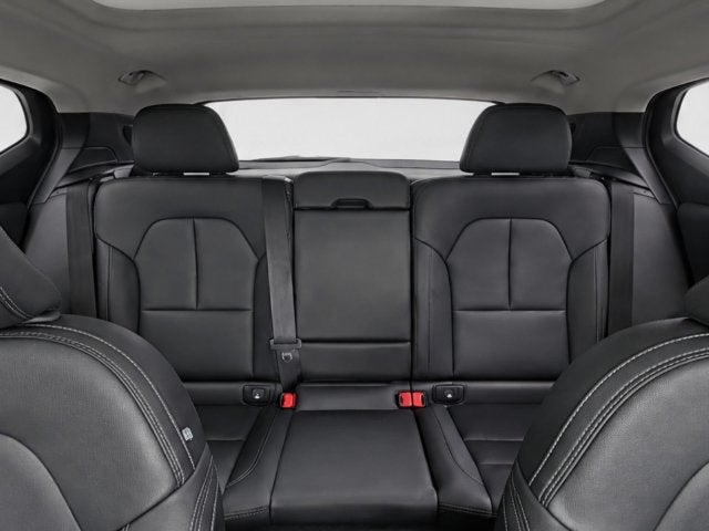 2025 Volvo XC40 B5 Ultra Dark Theme