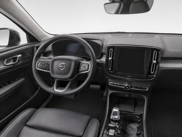 2025 Volvo XC40 B5 Ultra Dark Theme