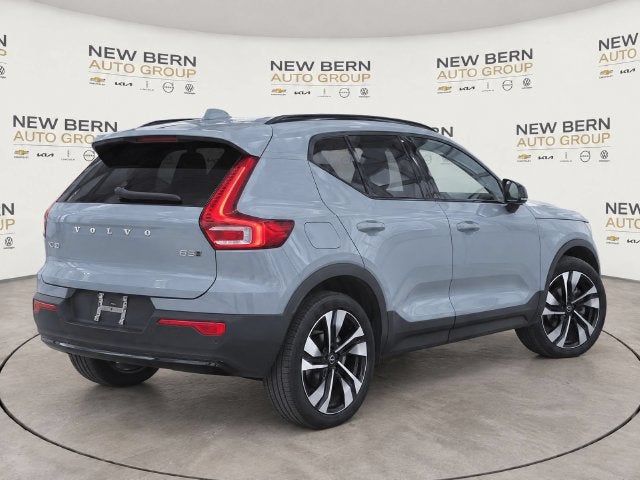 2025 Volvo XC40 B5 Ultra Dark Theme