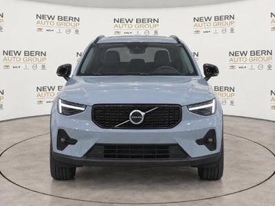 2025 Volvo XC40 B5 Ultra Dark Theme