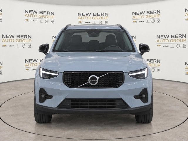 2025 Volvo XC40 B5 Ultra Dark Theme