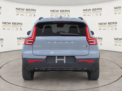 2025 Volvo XC40 B5 Ultra Dark Theme