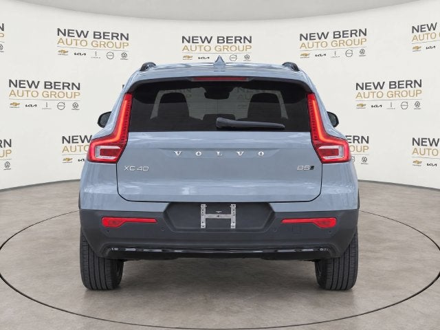 2025 Volvo XC40 B5 Ultra Dark Theme