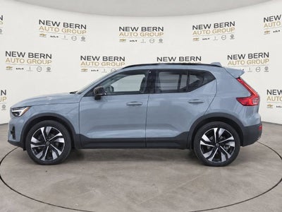 2025 Volvo XC40 B5 Ultra Dark Theme