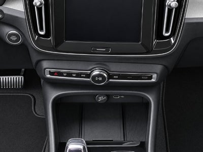 2025 Volvo XC40 B5 Ultra Dark Theme