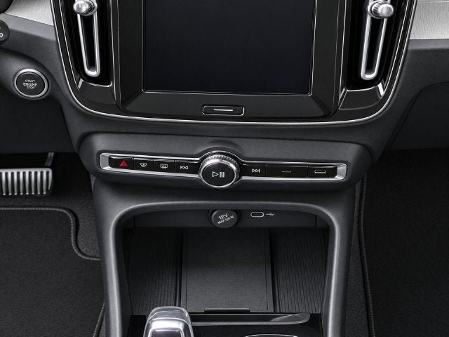 2025 Volvo XC40 B5 Ultra Dark Theme
