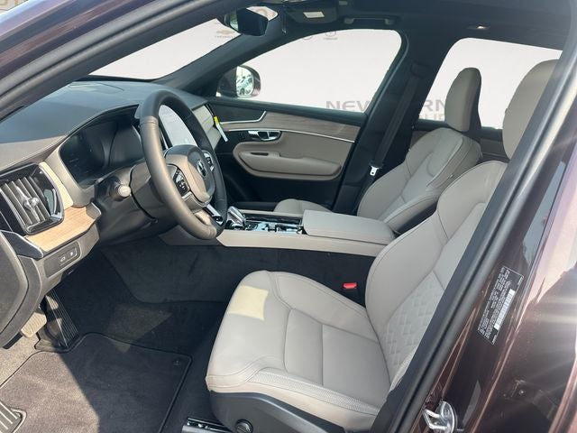 2025 Volvo XC90 Plug-In Hybrid T8 Core 7 Passenger 2025.5