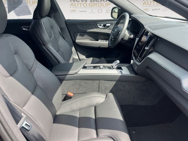 2025 Volvo XC60 Plug-In Hybrid T8 Ultra Black Edition