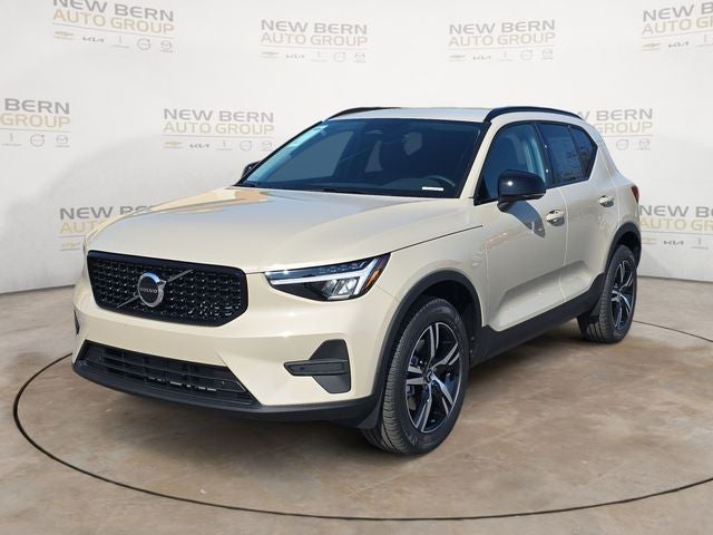2026 Volvo XC40 B5 Core