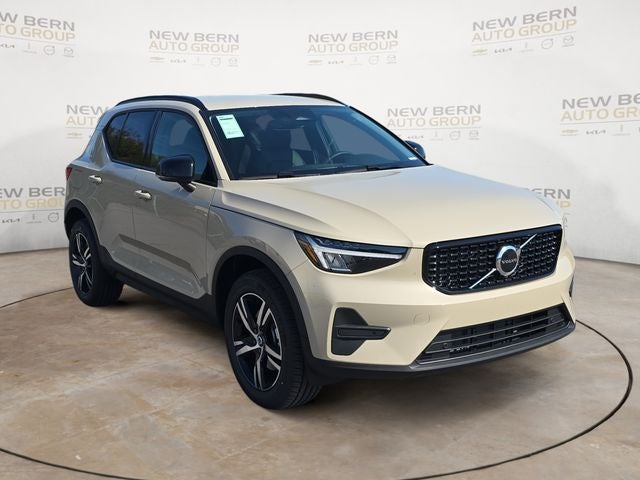 2026 Volvo XC40 B5 Core