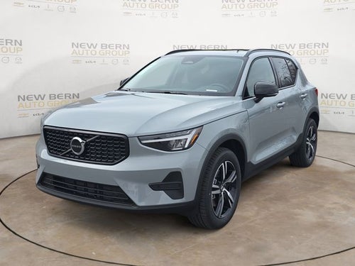 2026 Volvo XC40 B5 Core