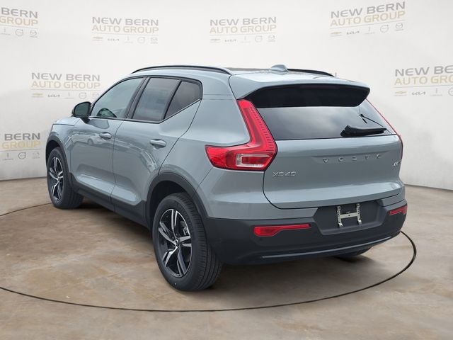 2026 Volvo XC40 B5 Core