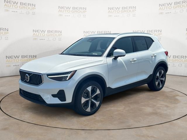 2025 Volvo XC40 B5 Core