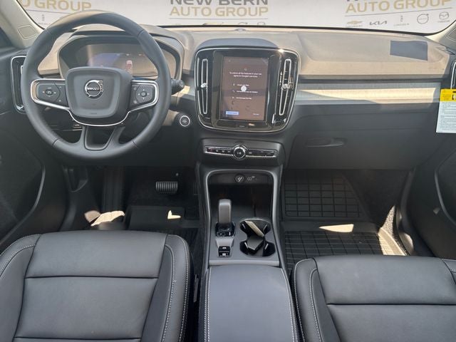 2025 Volvo XC40 B5 Core
