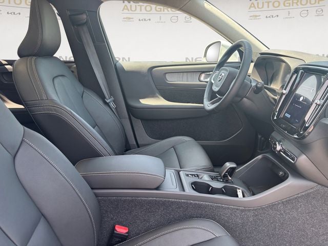 2025 Volvo XC40 B5 Core