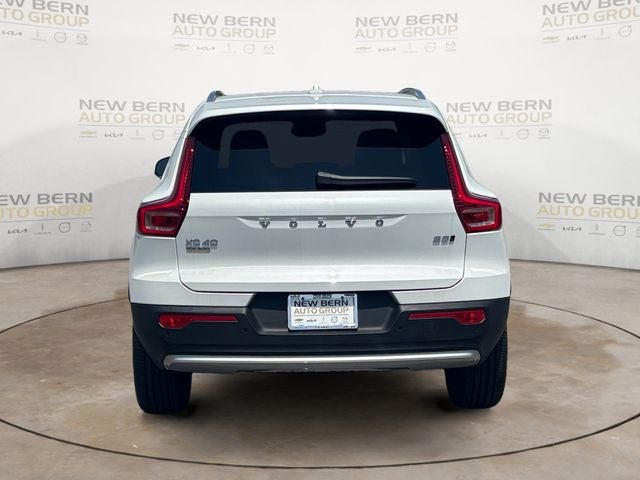 2025 Volvo XC40 B5 Core