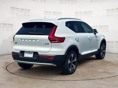 2025 Volvo XC40 B5 Core