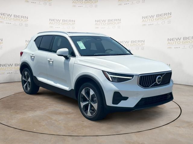 2025 Volvo XC40 B5 Core