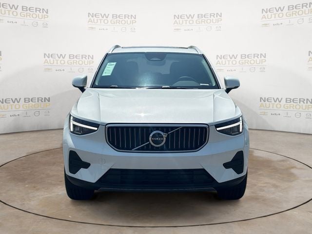 2025 Volvo XC40 B5 Core
