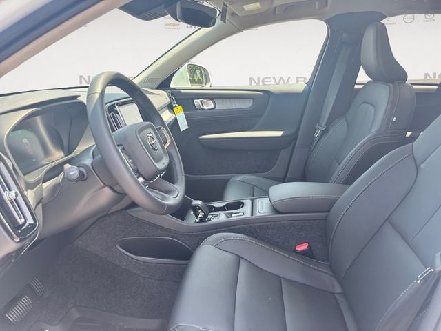 2025 Volvo XC40 B5 Core