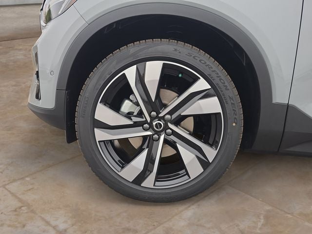 2026 Volvo XC40 B5 Ultra