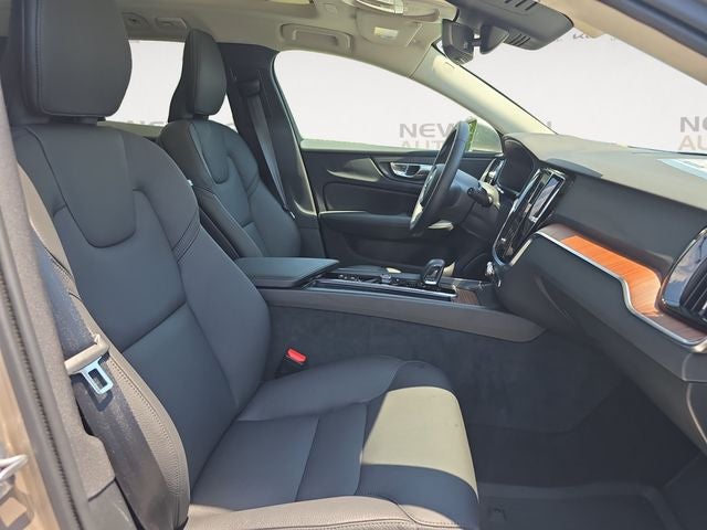 2026 Volvo V60 Cross Country B5 Plus