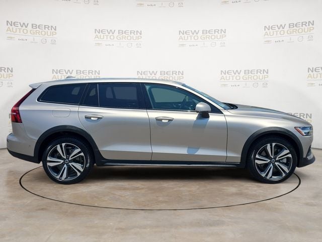 2026 Volvo V60 Cross Country B5 Plus
